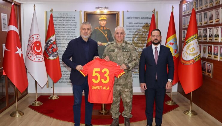 Çorlu’da kitap fuarı açıldı, Çorluspor yönetimi 5. Kolordu Komutanı’nı ziyaret etti