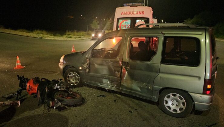 Çorum’da Motosiklet ile Araç Çarpıştı: 3 Yaralı