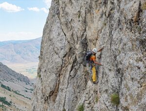 Dağcılar Munzur’un sarp kayalıklarında yeni rotaların peşinde