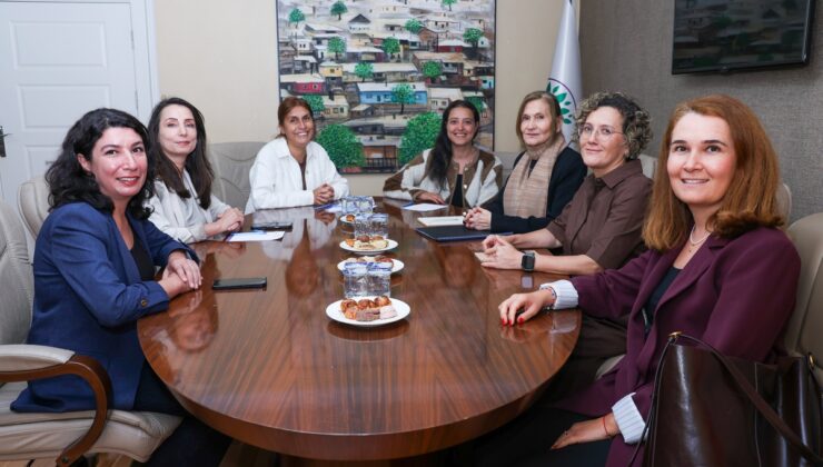 DEM Parti Eş Genel Başkanı Hatimoğulları, EŞİK üyelerini genel merkezde kabul etti