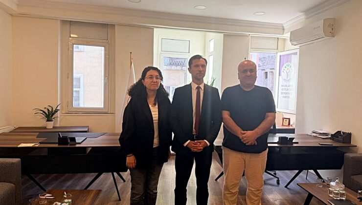 DEM Parti İstanbul İl Örgütü, LFI’li Saint-Martin’i ağırladı; Kürt meselesi konuşuldu