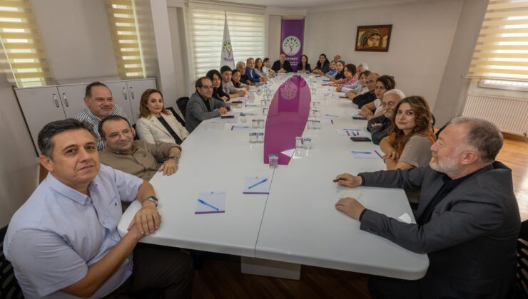DEM Parti MYK’sı 8 saatlik toplantıda TBMM ve manipülasyon gündemini ele aldı
