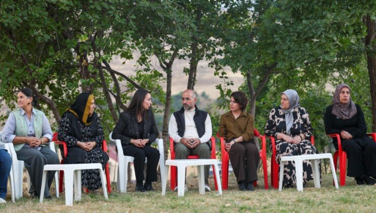 DEM Partili Hatimoğulları, 30 yıl sonra tahliye edilen dört kişiyi ziyaret etti