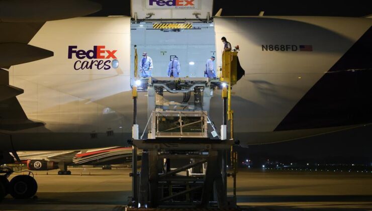 Dev panda çifti, Atlanta Hayvanat Bahçesi’ndeki 10 yıllık macera için yola çıktı