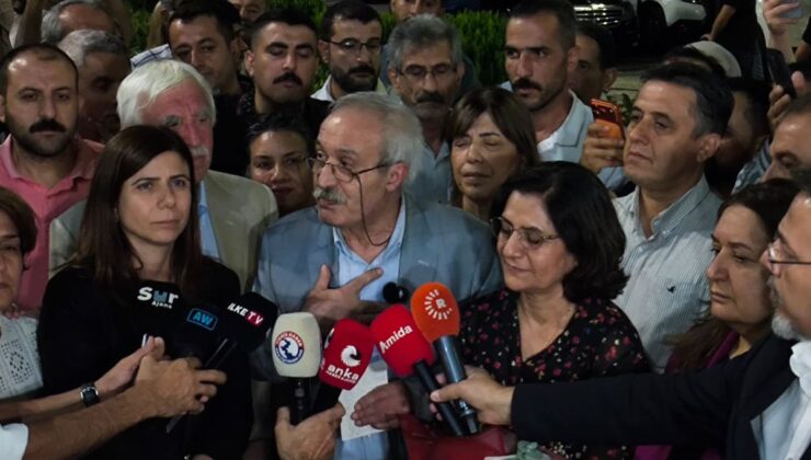 Diyarbakır’da çiçeklerle karşılanan Selçuk Mızraklı: Artık bu toprağa barışı ekelim, onun rahmetini sevgiyle besleyelim