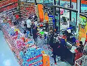 Düğünde takıları çalan şüpheli tahliye oldu, marketten hırsızlık yaparken yakalandı