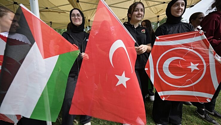 Düzce Gölyaka’da öğrenciler, Gazze’deki çocuklar için uçurtmaları gökyüzüne bıraktı