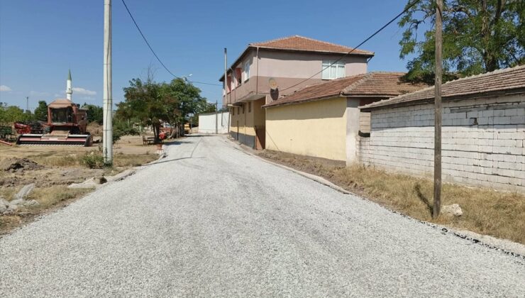 Edirne Havsa’da Necatiye köyünde 2,5 km sathi kaplama ve 700 m sıcak asfalt yapıldı