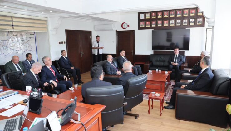 Erzincan Valisi Aydoğdu, Jandarma Komutanı Altundarak’a taziye ziyaretinde bulundu.
