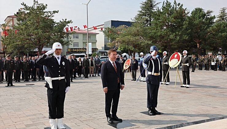 Erzincan’da Gaziler Günü töreninde Atatürk Anıtı’na çelenk sunuldu