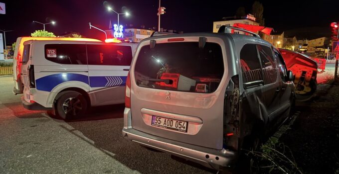 Erzurum’da hafif ticari araca çarpan motosikletin sürücüsü ağır yaralandı