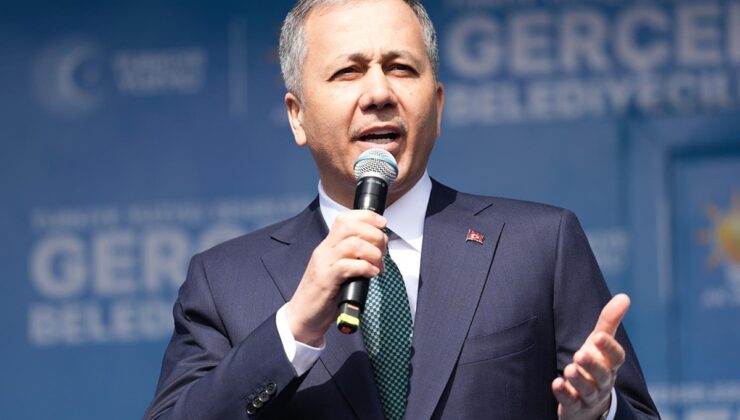 Eski İçişleri Bakanı Ali Yerlikaya, uzun süre sonra Beşiktaş maçında görüntülendi