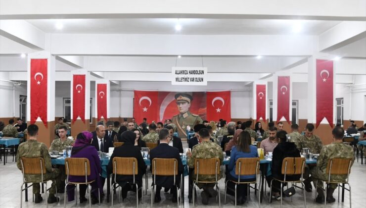 Gaziler Günü dolayısıyla 25. Hudut Tugay Komutanlığında gaziler yemekte buluştu