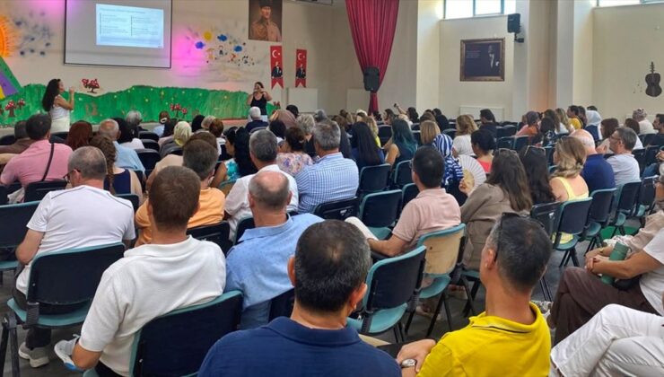 Gelibolu’da öğretmenlere “Türkiye Yüzyılı Maarif Modeli” eğitimi verildi