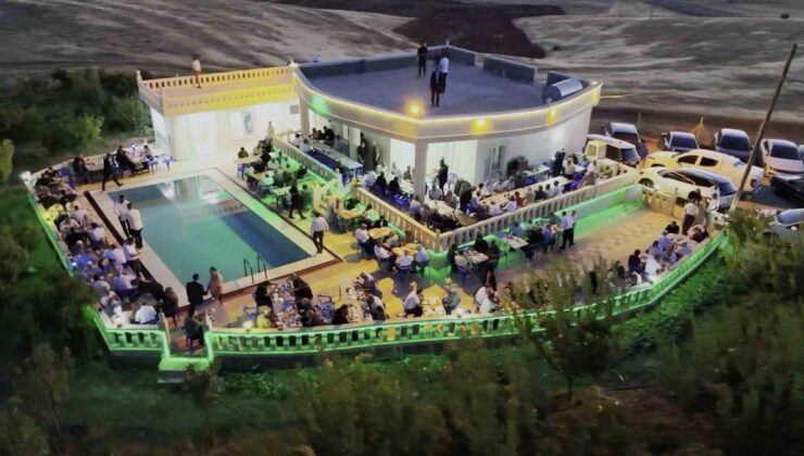 Gercüş’ün Doruk köyü muhtarı Cengiz Sebüktekin, 350 kişiye yemek verdi