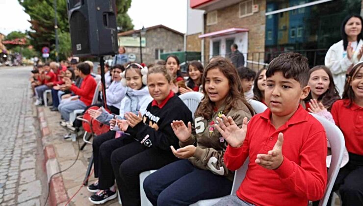 Gökçeada’da kurtuluşun 103’üncü yılı kortej ve araç konvoyuyla kutlandı