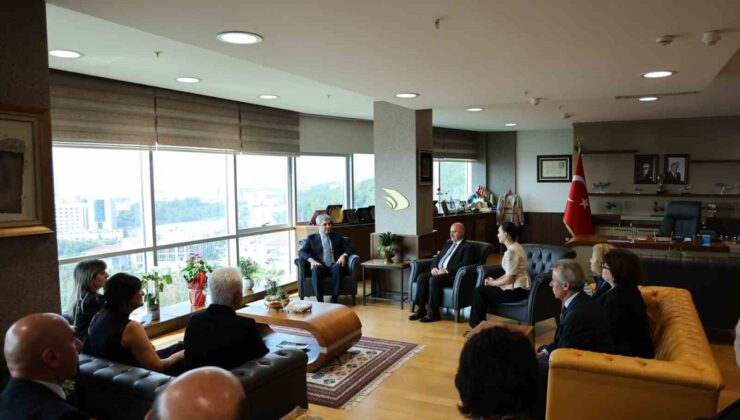 Gürcistan’ın Ankara Büyükelçisi Düzce Üniversitesi’nde ilk Gürcü Dili dersini verdi