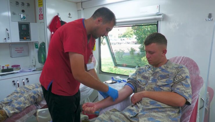 Hava Kuvvetleri Karargahı personeli, Kızılay Kan Merkezi’ne destek için kan bağışladı