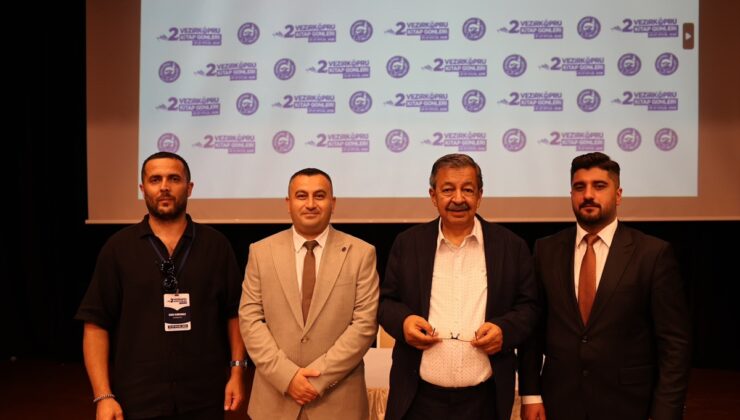 Hayati İnanç, Vezirköprü Kitap Günleri’nde okurlarıyla söyleşti ve kitap imzaladı