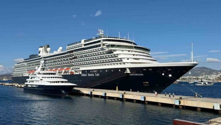 Hollanda bayraklı Oosterdam Bodrum’a ilk seferinde 1952 yolcu taşıdı