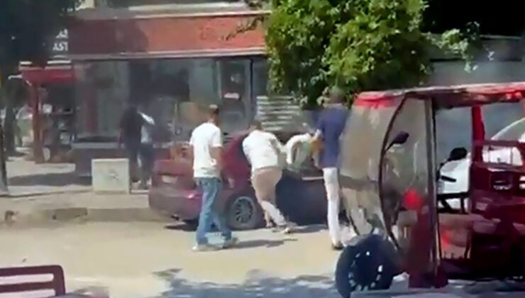 Husumetlilerini darbedip, otomobiline sopayla zarar verdiler