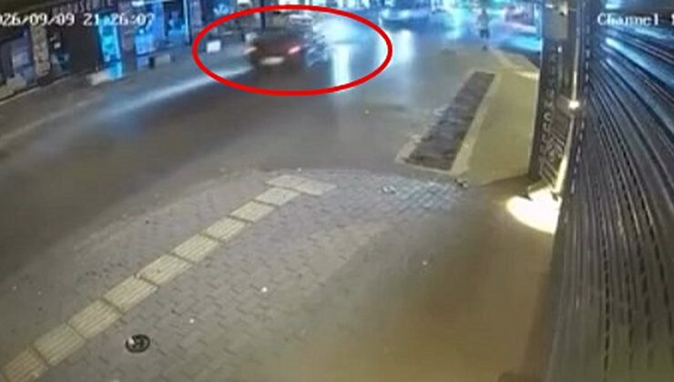 İki otomobilin kafa kafaya çarpıştığı kaza kamerada
