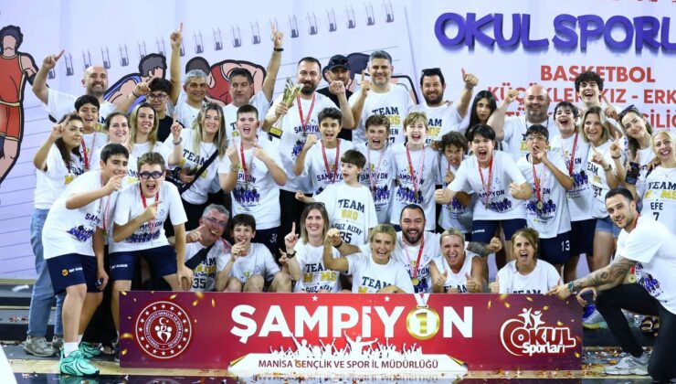 İzmir Karşıyaka’daki devlet okulu basketbol takımı namağlup Türkiye şampiyonu oldu