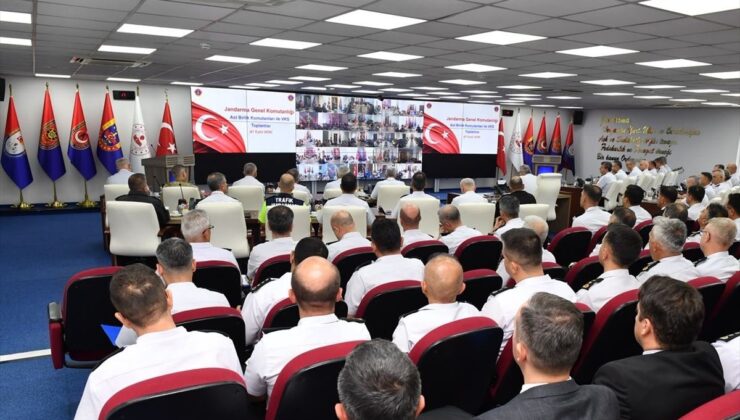 Jandarma Genel Komutanı Orgeneral Çardakcı il jandarma komutanlarıyla videokonferansla görüştü