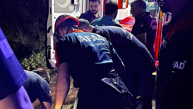 Kahramanmaraş’ta arazide yürüyen AFAD ekibi çamura saplanan yaşlı adamı kurtardı