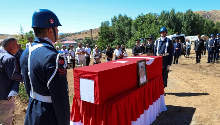 Kalp krizi sonucu hayatını kaybeden güvenlik korucusu Bingöl’de son yolculuğuna uğurlandı