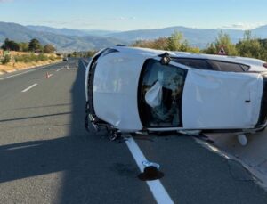 Karabük’te devrilen otomobilin sürücüsü yaralandı
