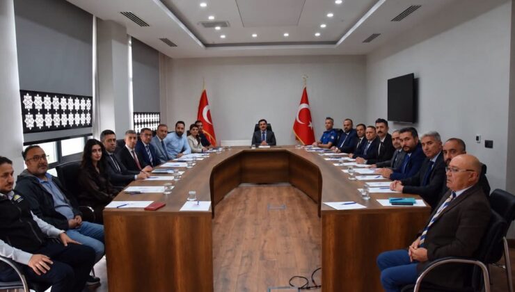 Karapınar Kaymakamı Öztürk, İlçe İdare Şube Başkanları Toplantısı’na başkanlık etti.