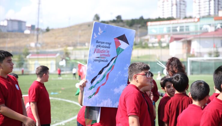 Kastamonu’da ilkokul öğrencileri, Gazzeli çocuklar için uçurtma uçurdu