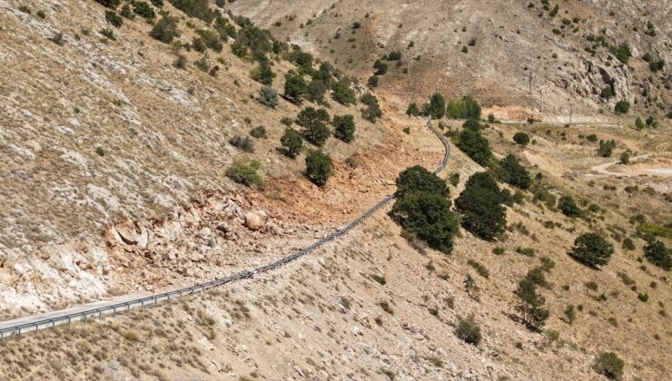 Kayseri Büyükşehir Belediyesi Sarız’da 1,3 km’lik yol açma çalışmasını sürdürüyor