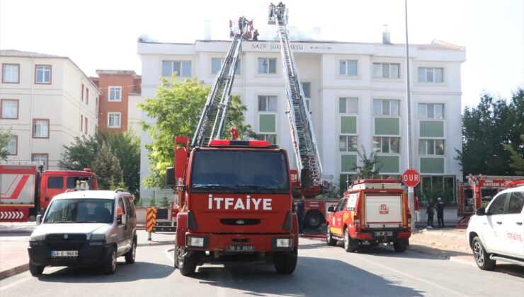 Kayseri Kocasinan’da tadilattaki öğrenci yurdunda çatı yangını söndürüldü