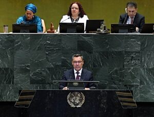 Kırgızistan Cumhurbaşkanı Caparov, Issık Gölü fonuna 10 milyon dolar katkı sözü verdi