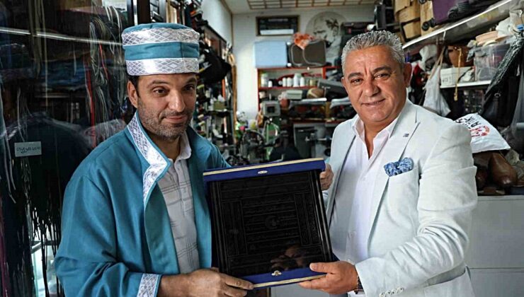 Kırşehir’de ayakkabı ustası Ayvaz Şenlik, Ahilik’te şed kuşanan ilk engelli esnaf oldu