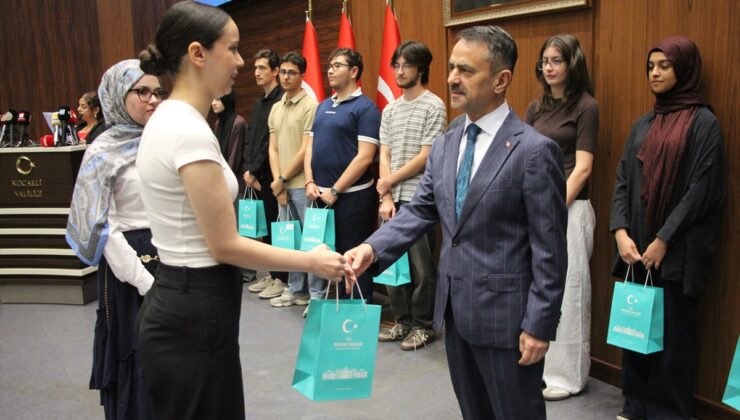 Kocaeli’de YKS ve LGS’de başarı gösteren öğrenciler ödüllendirildi