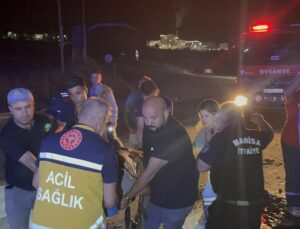 Manisa’da kavşakta kamyonet TIR’a çartı: 1 ölü, 4 yaralı