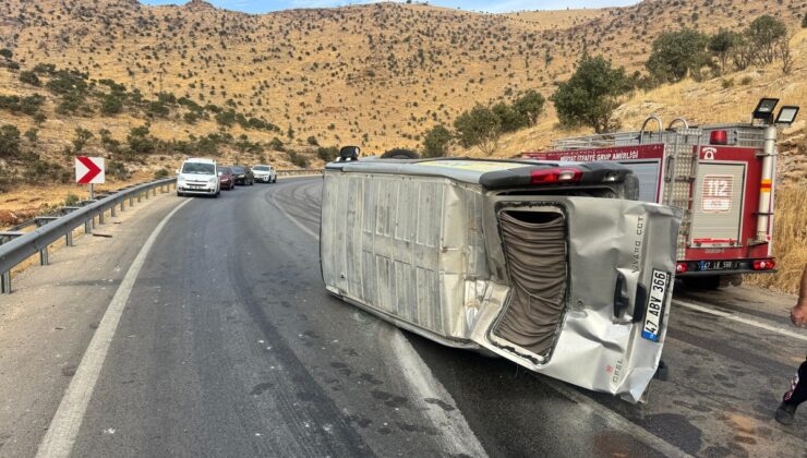 Mardin Midyat’ta devrilen minibüste 3’ü çocuk 8 kişi yaralandı