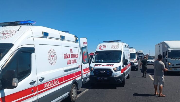 Mardin’de devrilen minibüsteki 13 öğrenci yaralandı