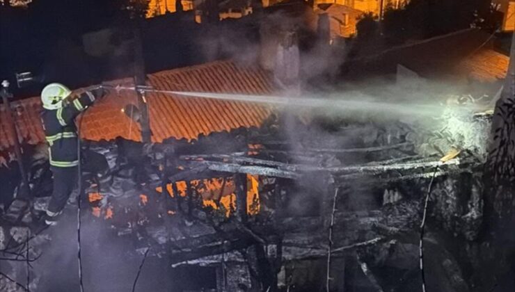 Menteşe’de metruk binada çıkan yangında hasar oluştu