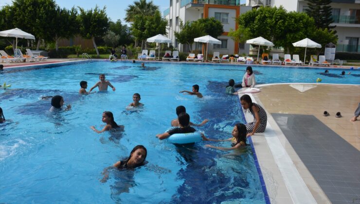 Mersin Gülnar’da Kaymakamlığın projesiyle 80 öğrenci otelde eğlendi