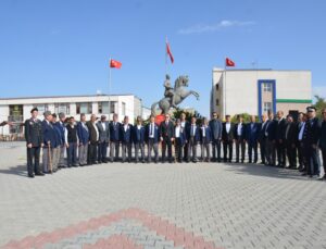Muş Bulanık’ta Gaziler Günü’nde çelenk sunuldu, gaziler onuruna kahvaltı yapıldı