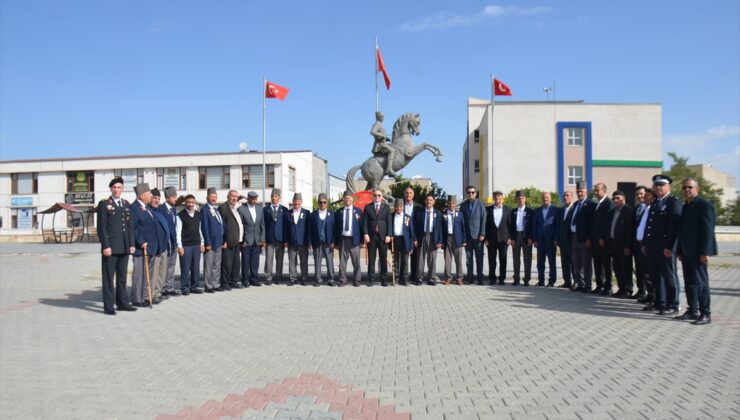 Muş Bulanık’ta Gaziler Günü’nde çelenk sunuldu, gaziler onuruna kahvaltı yapıldı