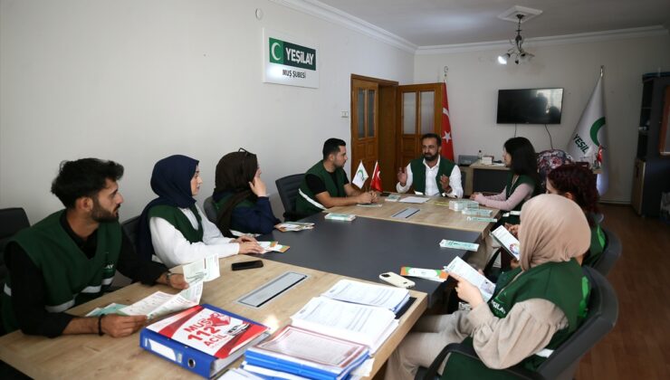 Muş’ta Yeşilay gönüllüleri sigaraya karşı esnaf ve vatandaşları bilgilendirdi