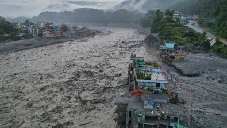 Nepal’de Sel Felaketi: 939 Ölü, 300 İşçi Mahsur