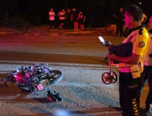 Osmaniye’de hafif ticari araçla çarpışan motosikletteki 1 kişi öldü, 2 kişi yaralandı
