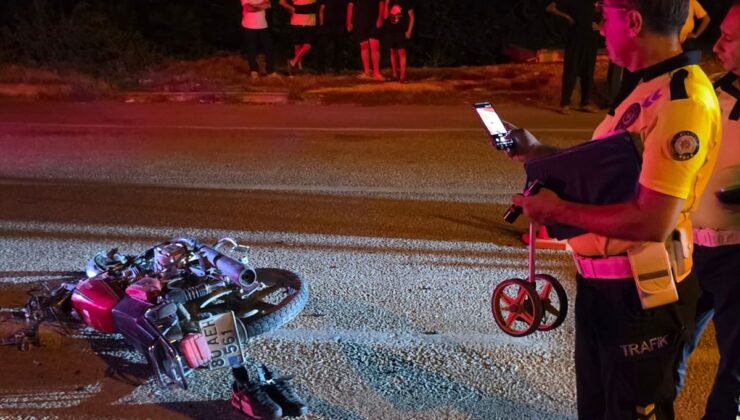 Osmaniye’de hafif ticari araçla çarpışan motosikletteki 1 kişi öldü, 2 kişi yaralandı