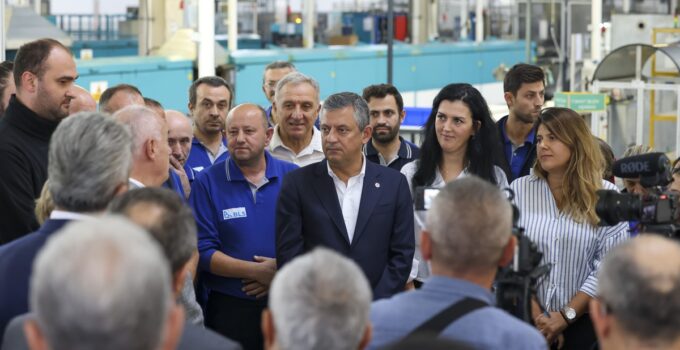 Özgür Özel, Bursa’da Birleşik Lastik Fabrikası işçileriyle buluştu